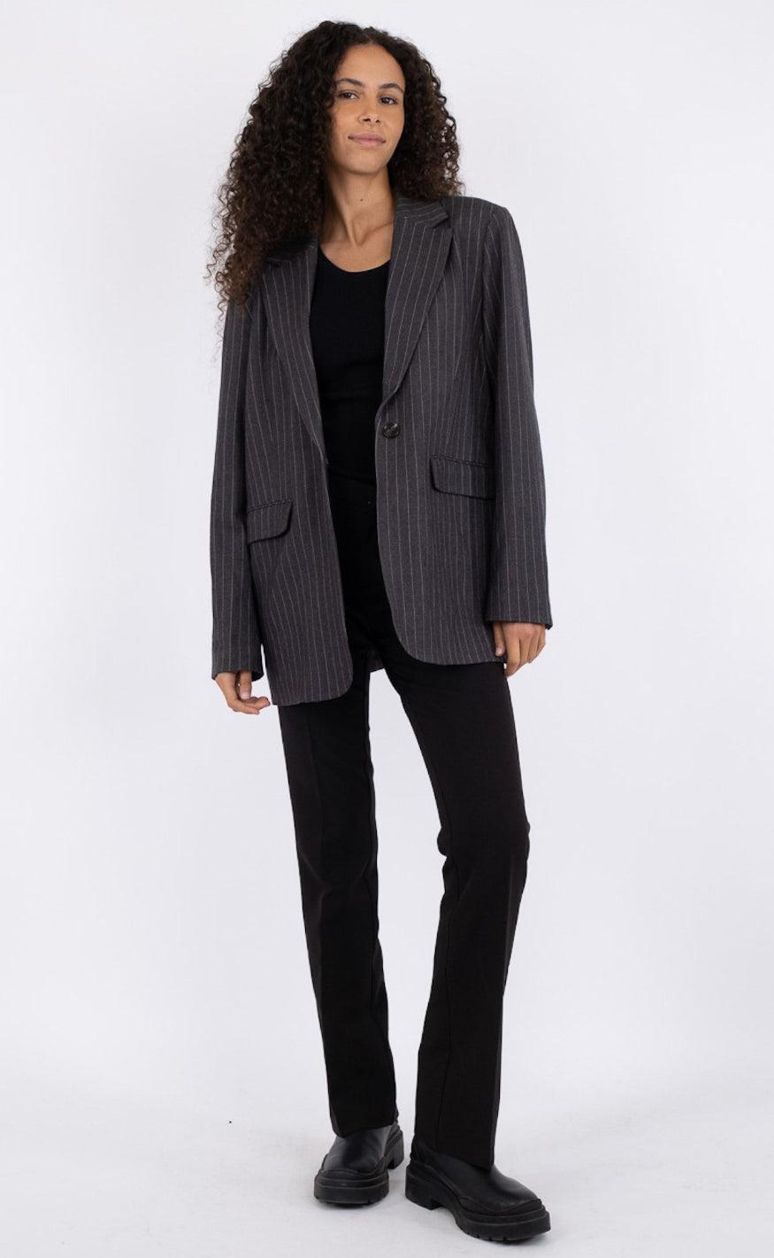 Neo Noir Blazer - Gaby Pinstripe - Antracit Melange