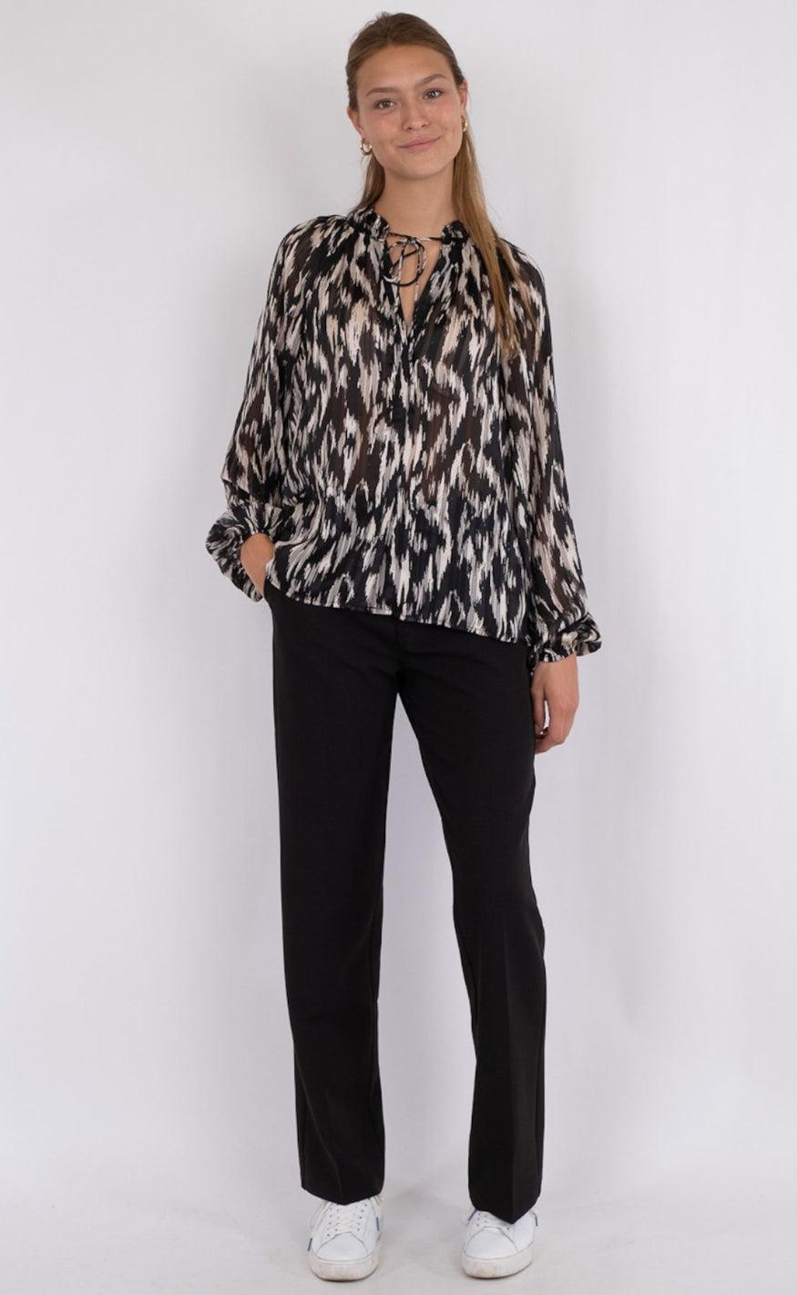 Neo Noir Blouse - Cobie Cheer Vibe - Black