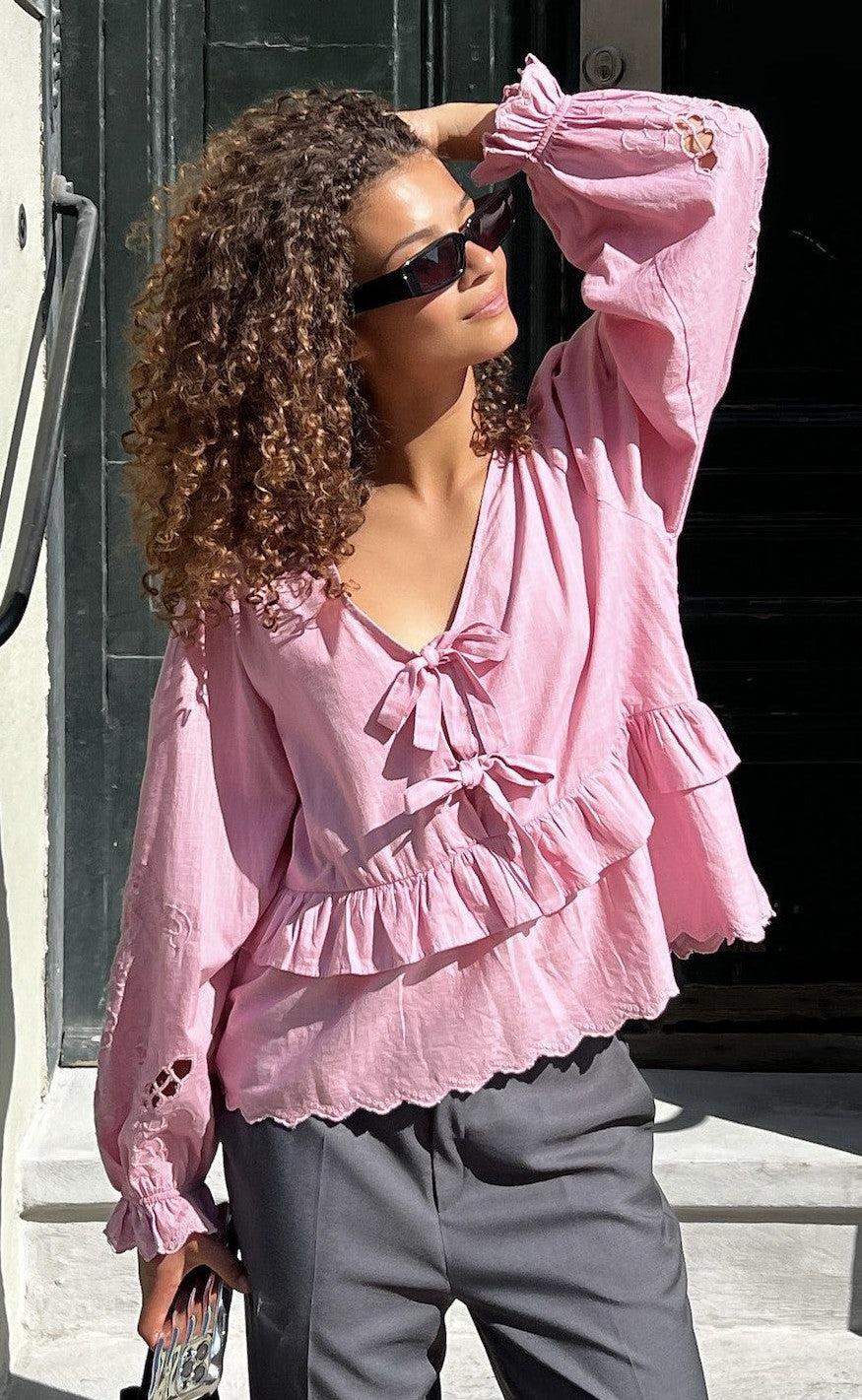 Neo Noir Bluse - Eden Embroidery - Powder