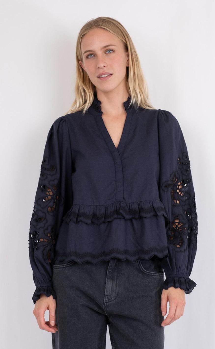 Neo Noir Bluse - Kimmo Embroidery - Black