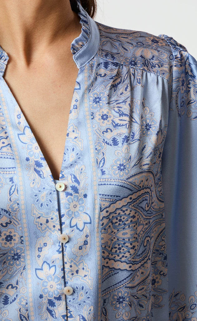 Neo Noir Bluse - Massima Paisley Border - Light Blue