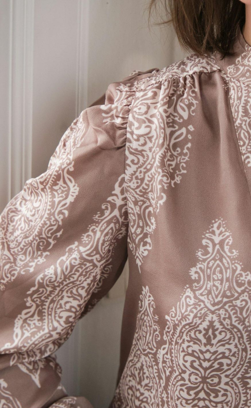 Neo Noir Bluse - Rosslyn Paisley Drop - Dark Taupe