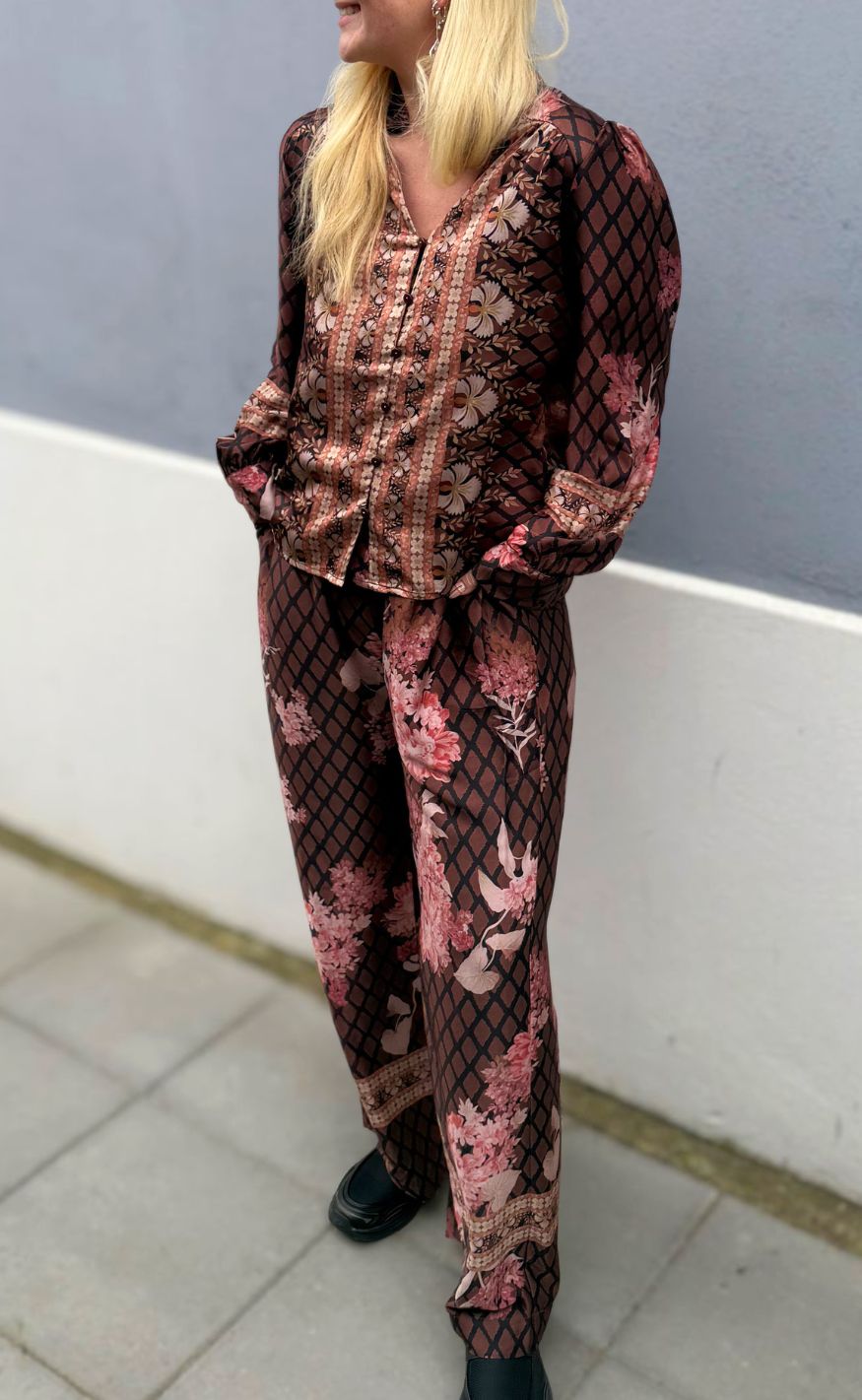 Neo Noir Bukser - Lunet Botanical - Black
