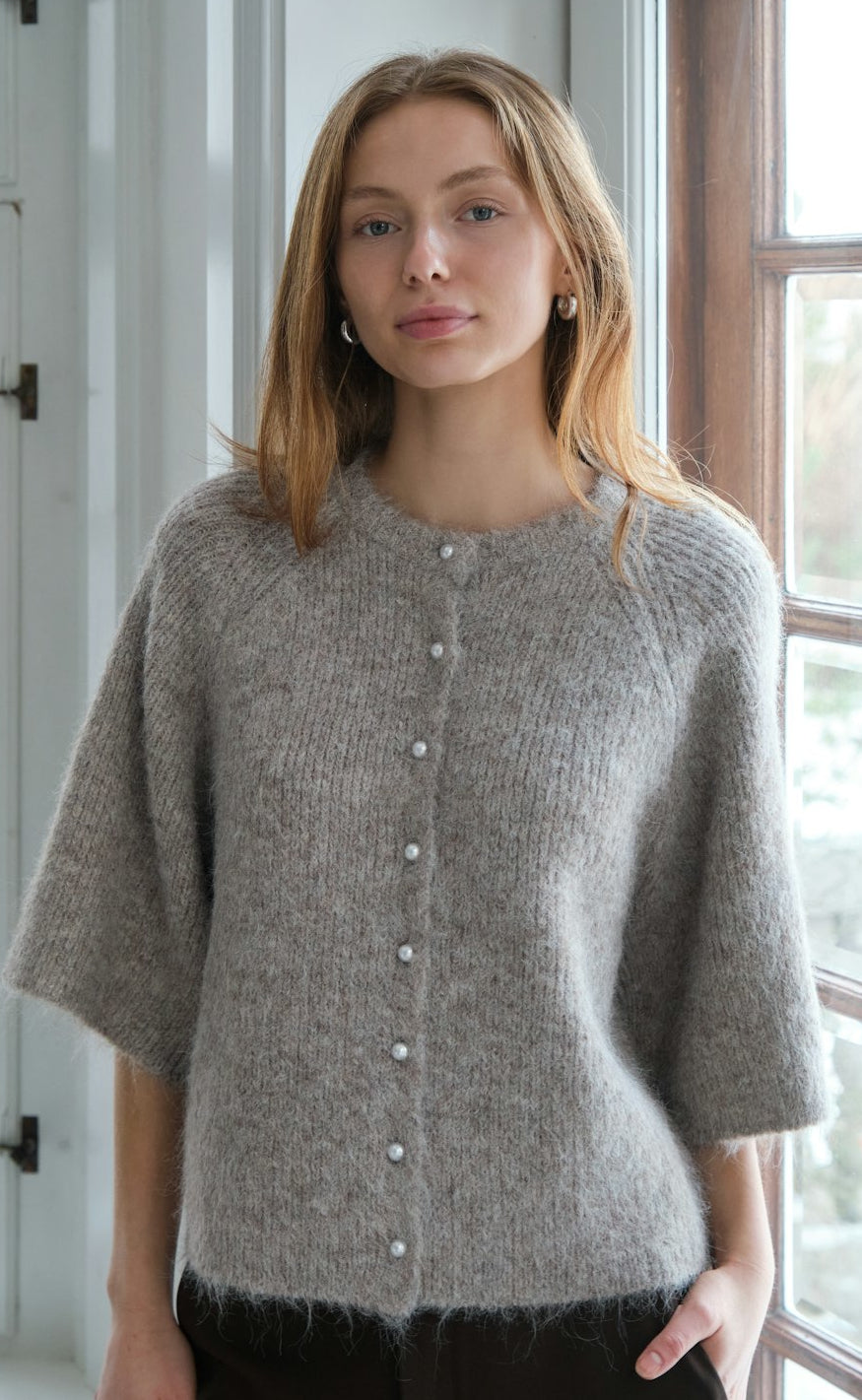 Neo Noir Cardigan - Amaya Fluffy - Beige Melange