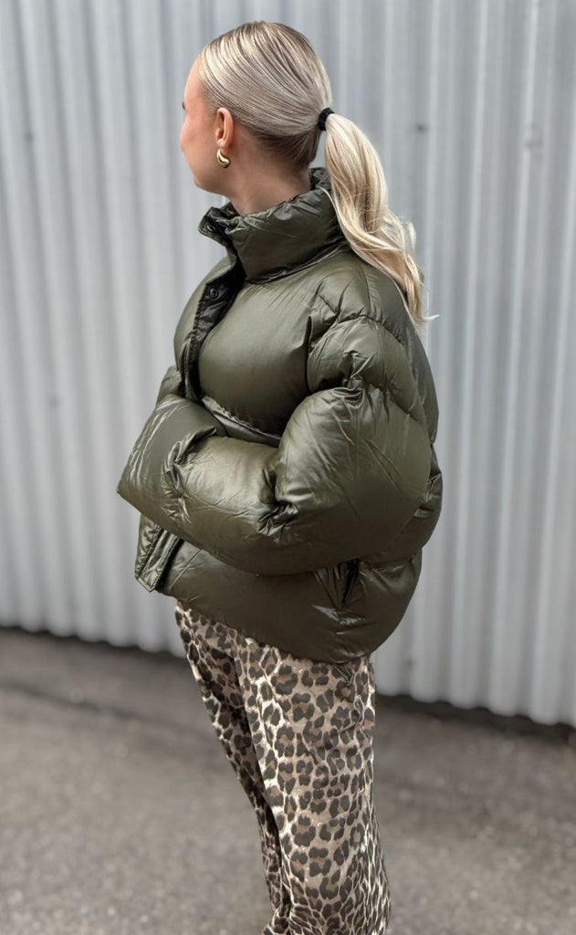 Neo Noir Jakke - Rhea Shiny Puffer - Olive