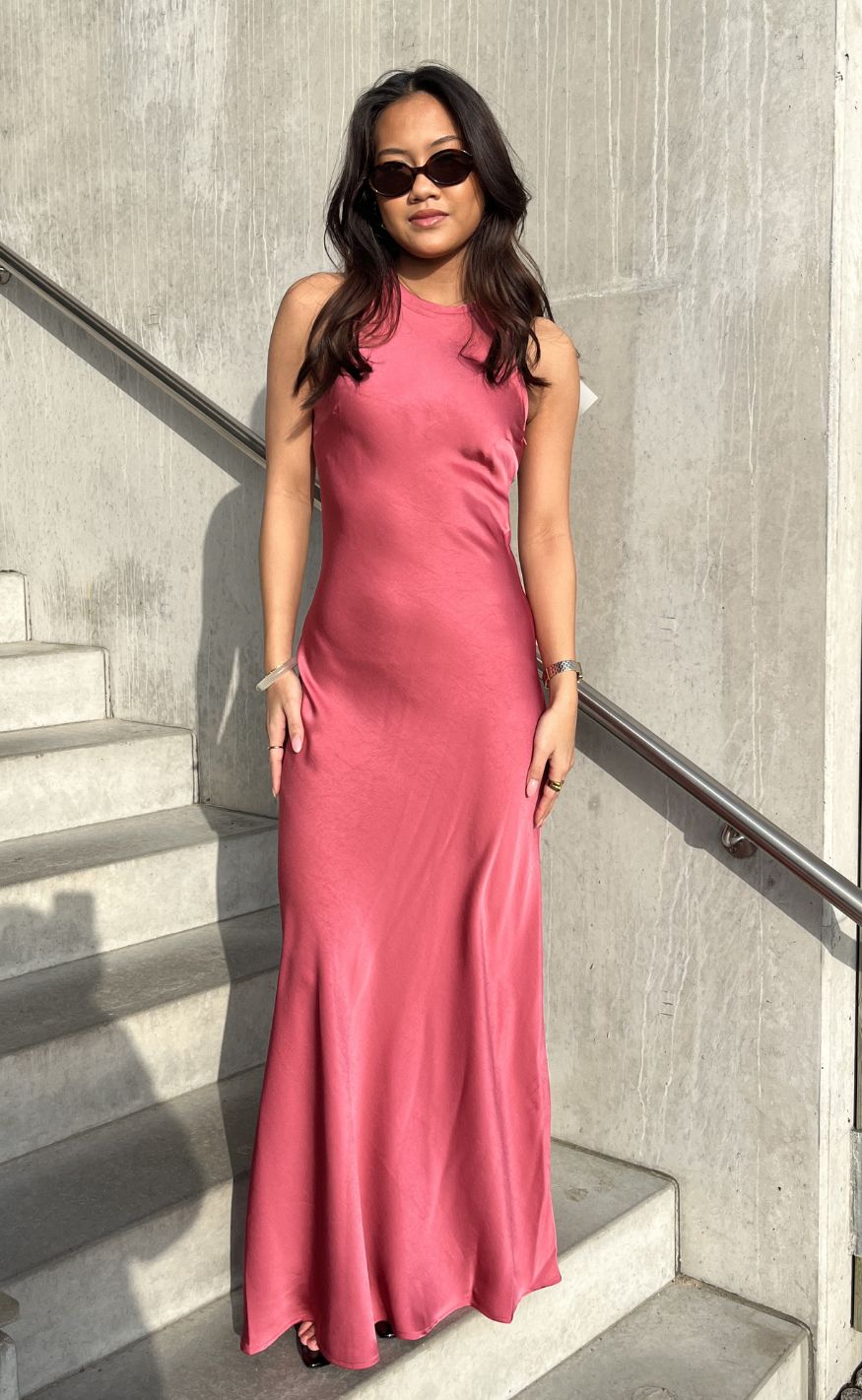 Neo Noir Kjole - Celinie Heavy Sateen - Cherry Pink