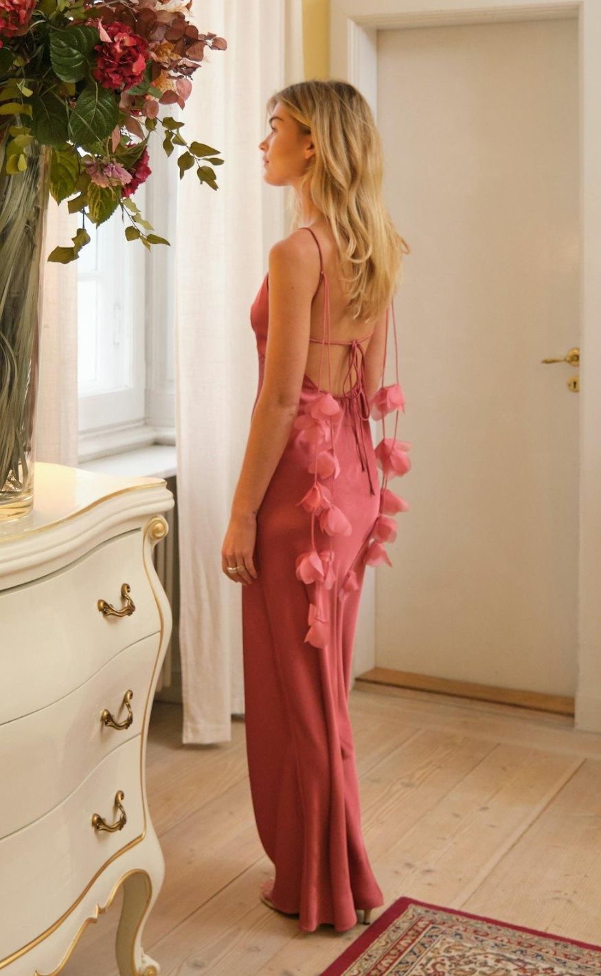 Neo Noir Kjole - Colly Heavy Sateen - Cherry Pink