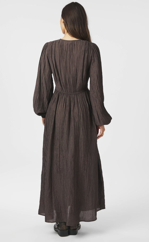 Neo Noir Kjole - Silfi Crepe - Dark Brown