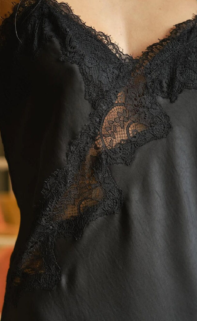 Neo Noir Kjole - Sorelle Lace - Black