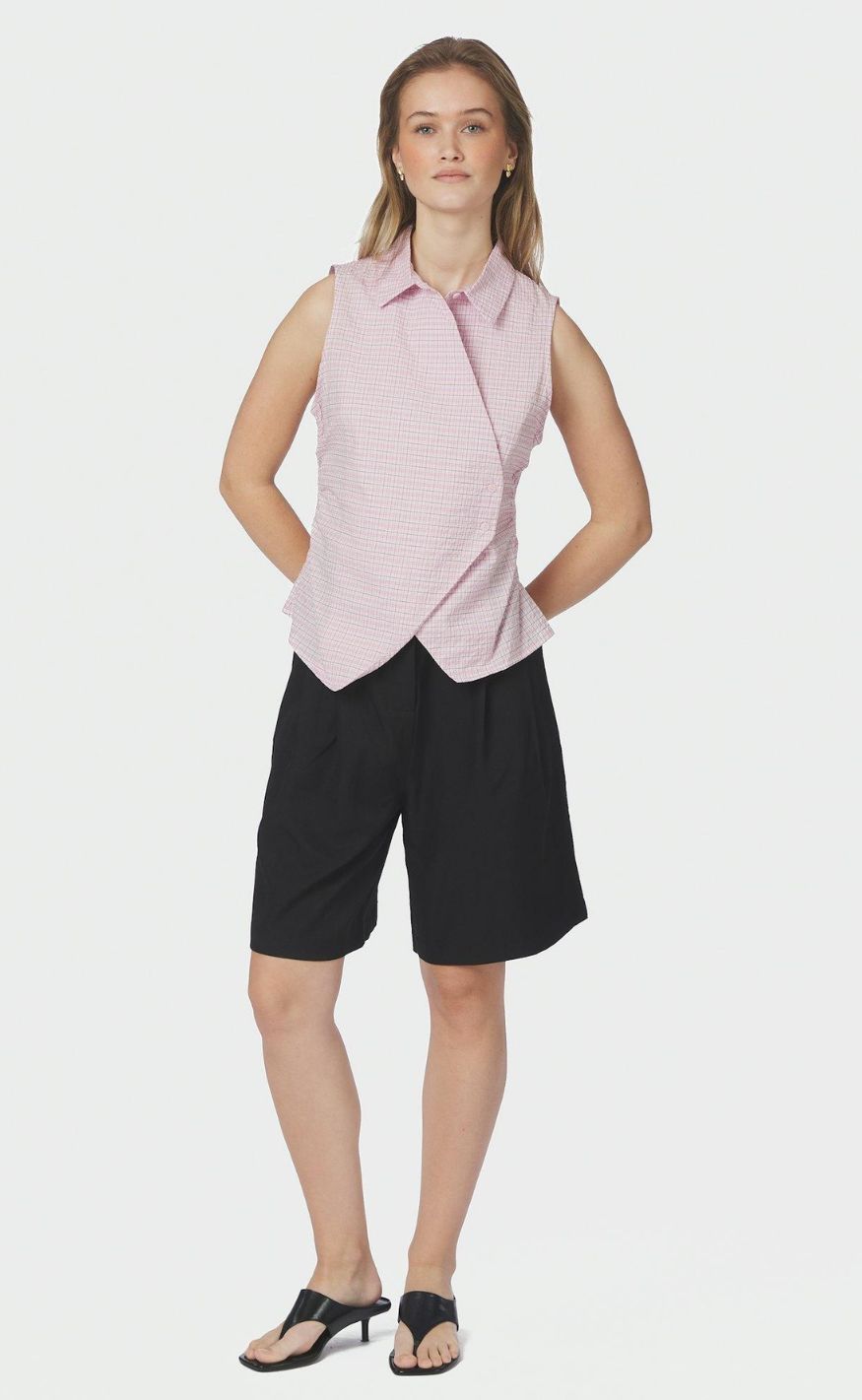 Neo Noir Shorts - Nika Bermuda - Black