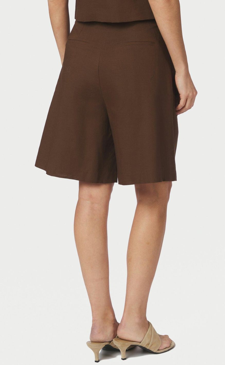 Neo Noir Shorts - Nika Linen - Dark Brown