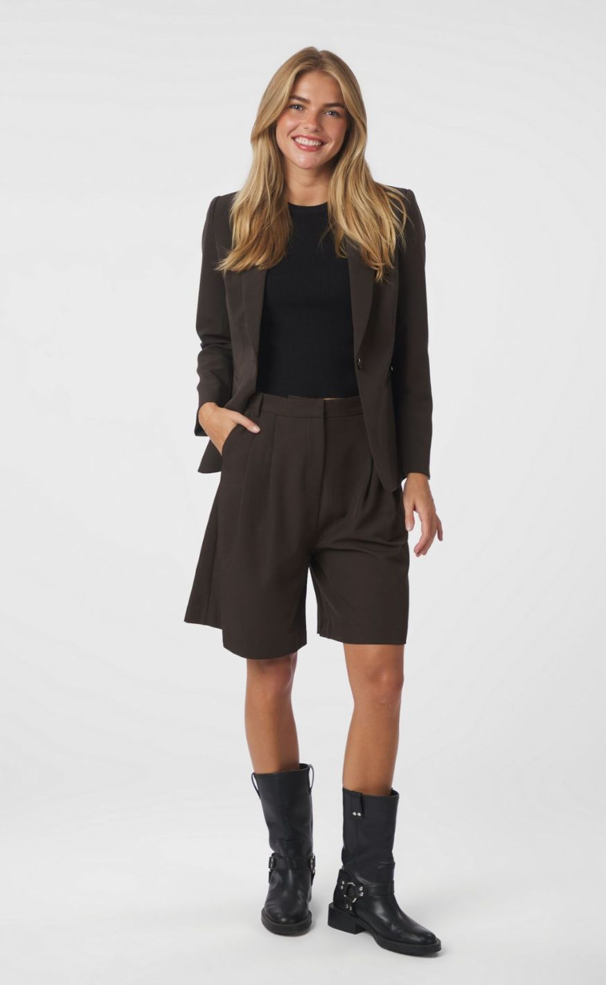 Neo Noir Shorts - Nika Structure - Dark Brown