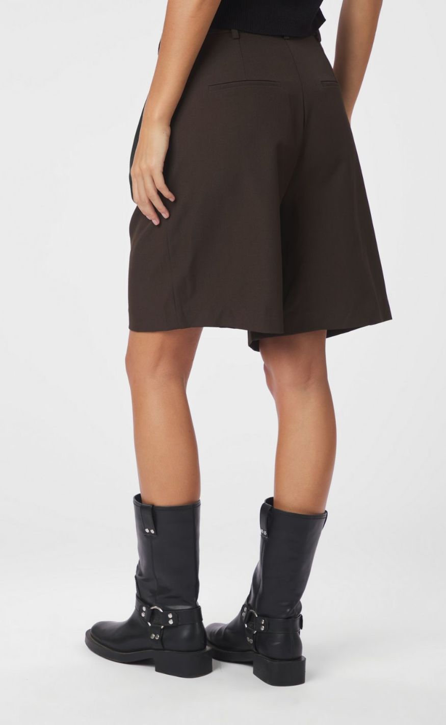 Neo Noir Shorts - Nika Structure - Dark Brown