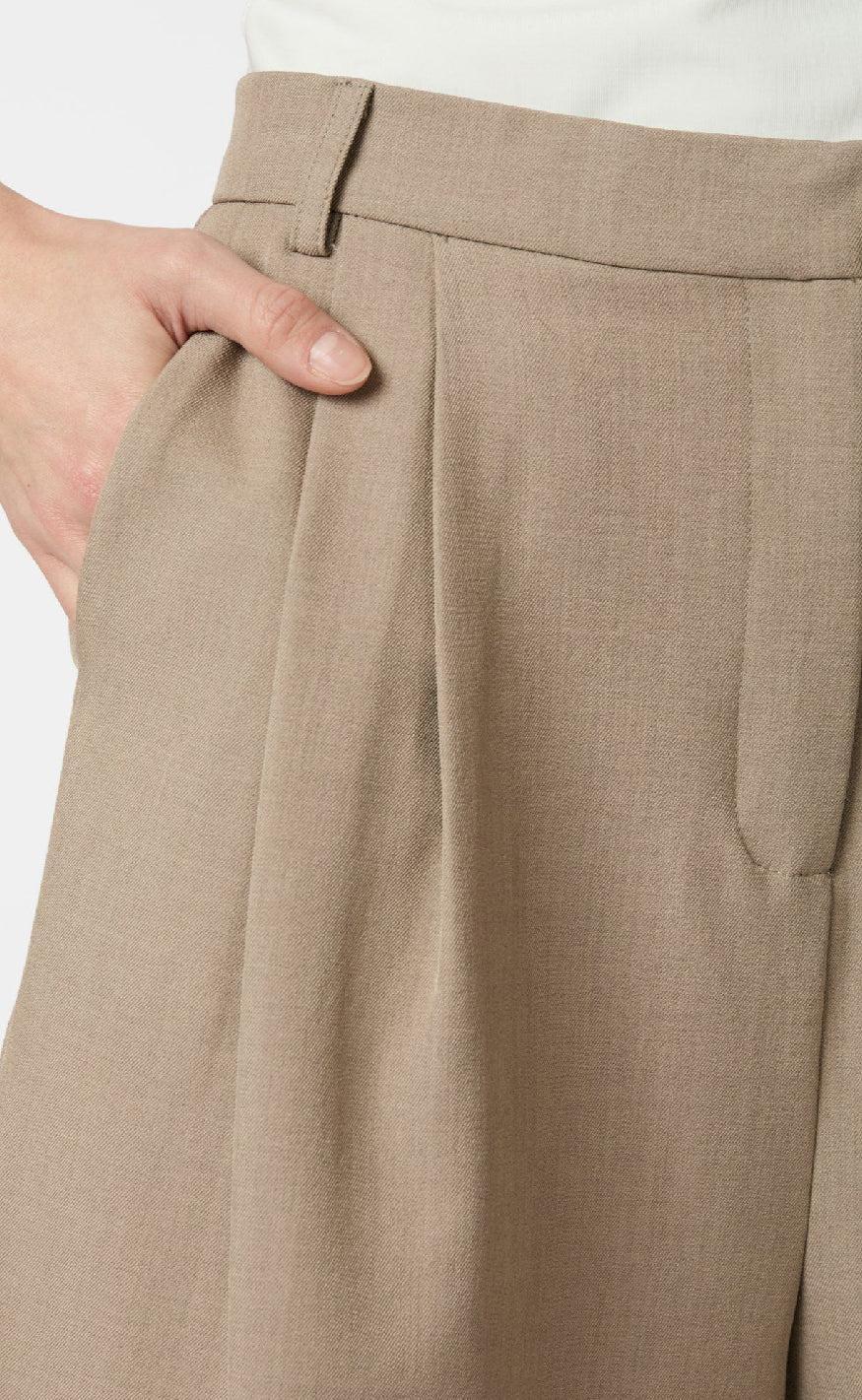 Neo Noir Shorts - Nika Structure - Dark Taupe