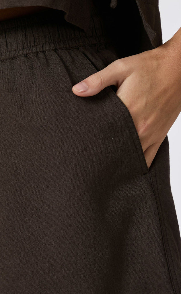 Neo Noir Shorts - Shala Linen - Dark Brown