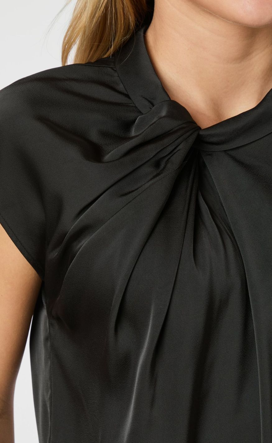 Neo Noir Top - Fleur Drapy Satin - Black