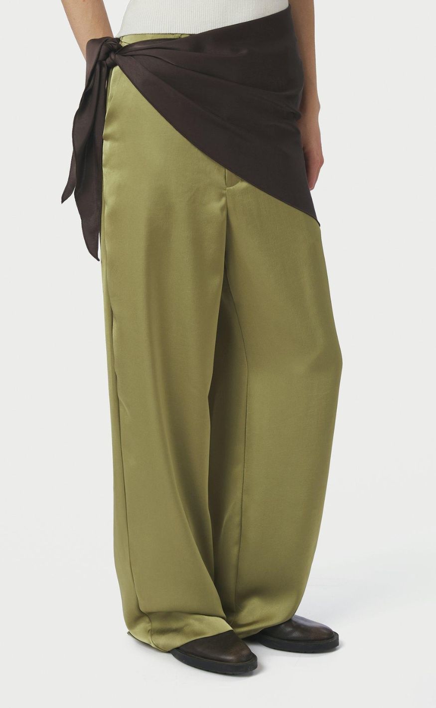 Neo Noir Tørklæde - Serina Heavy Sateen - Dark Brown