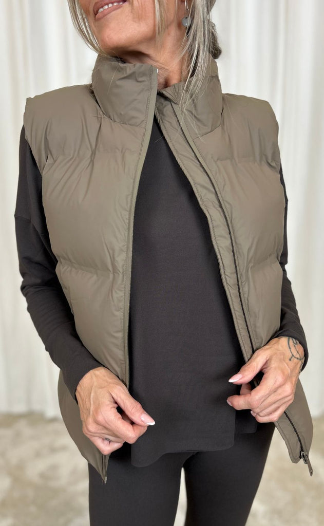 Neo Noir Vest - Annike C Puffer - Dark Taupe