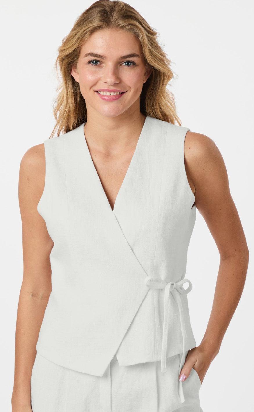 Neo Noir Vest - Samara - Off White
