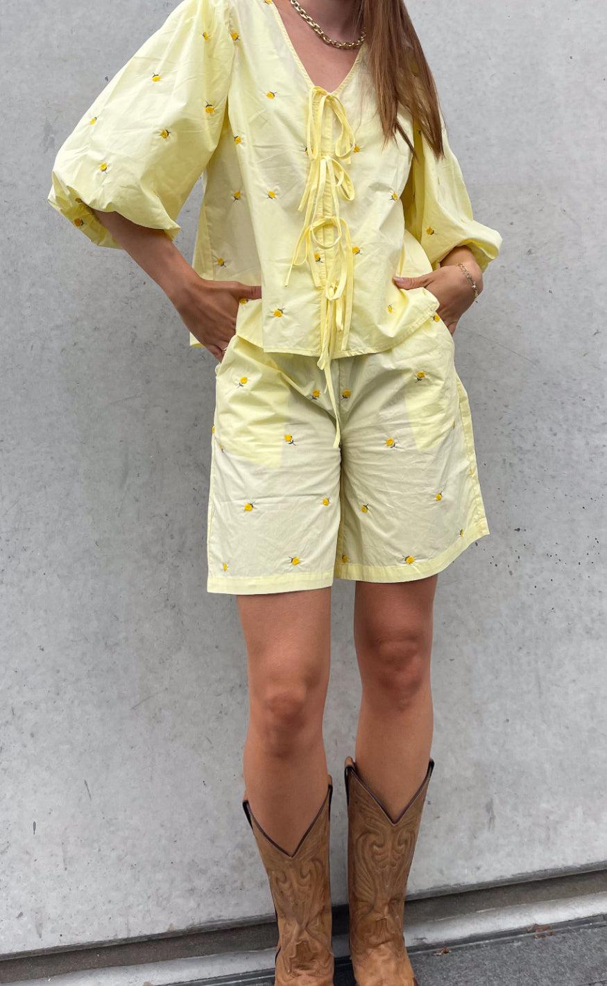 Noella Bluse - Asia - Pale Yellow W. Flower