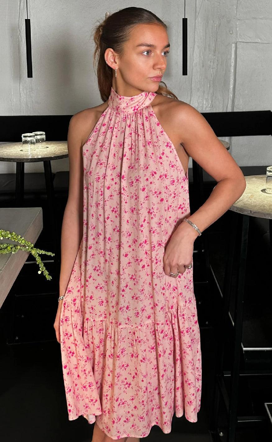Noella Kjole - London Short - Cheryl Pink Print