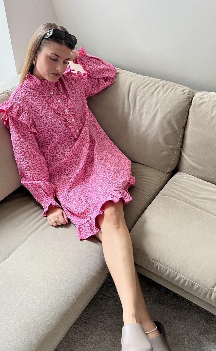 Noella Kjole - Reno Ruby Ruffle - Bright Pink