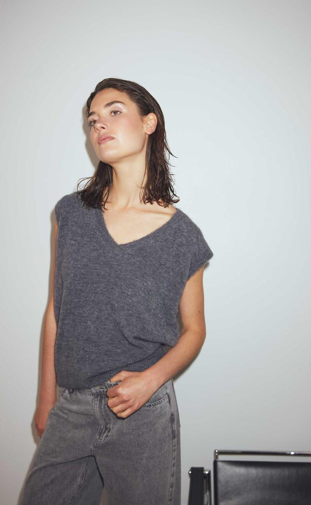 Noella Vest - Leatrice - Dark Grey Melange