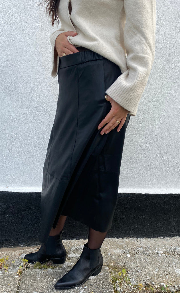 Notyz Nederdel - A-Shape - Black