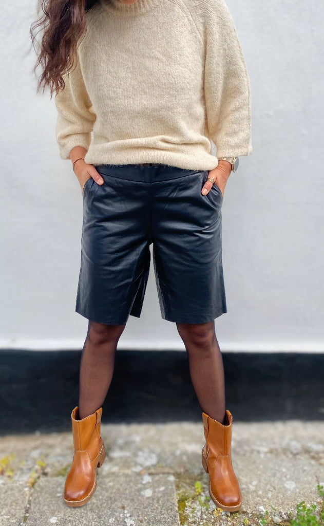 Notyz Shorts - Bermuda Leather - Black