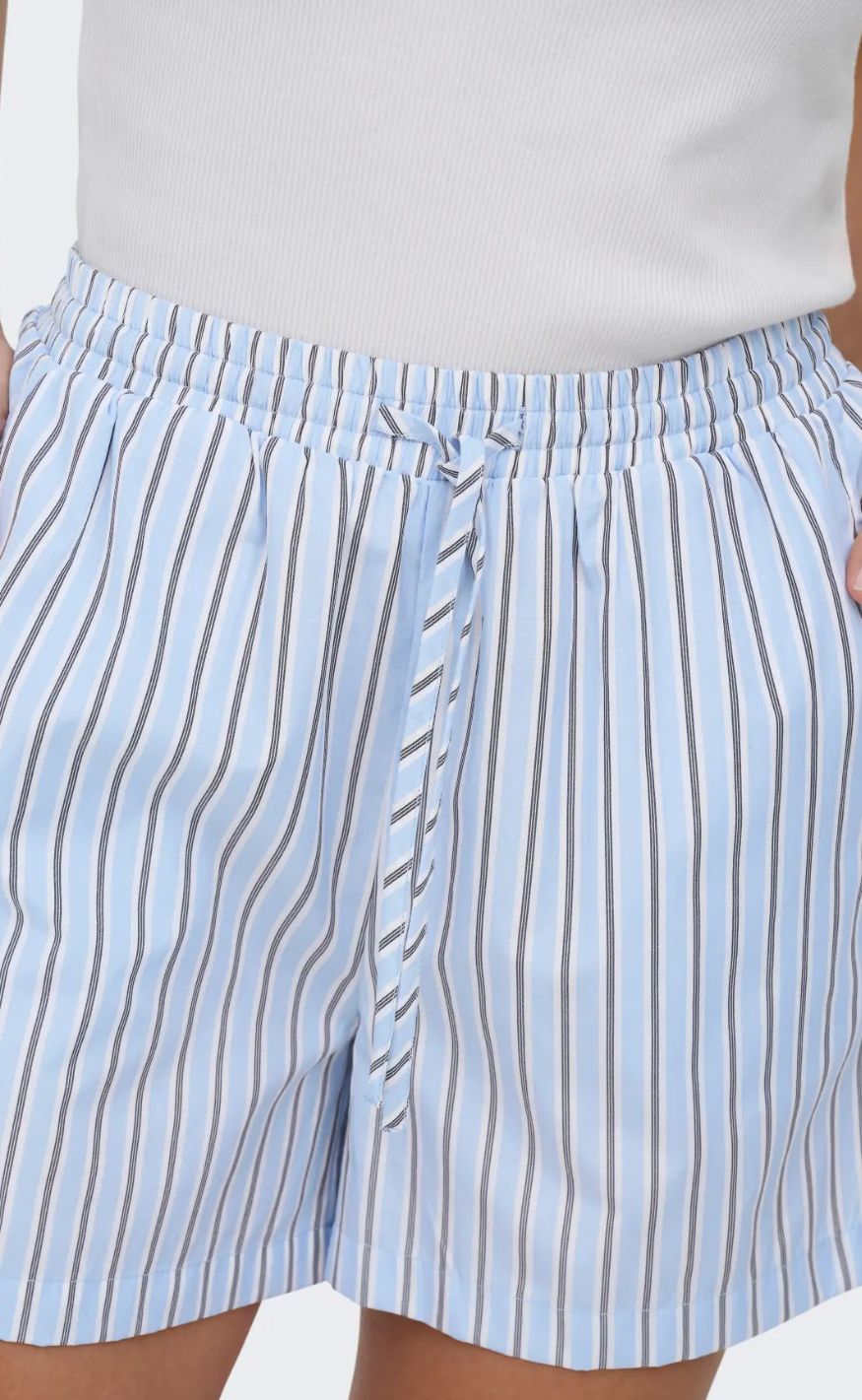 ONLY Shorts - Loris - Chambray Blue W. Bright White/Black