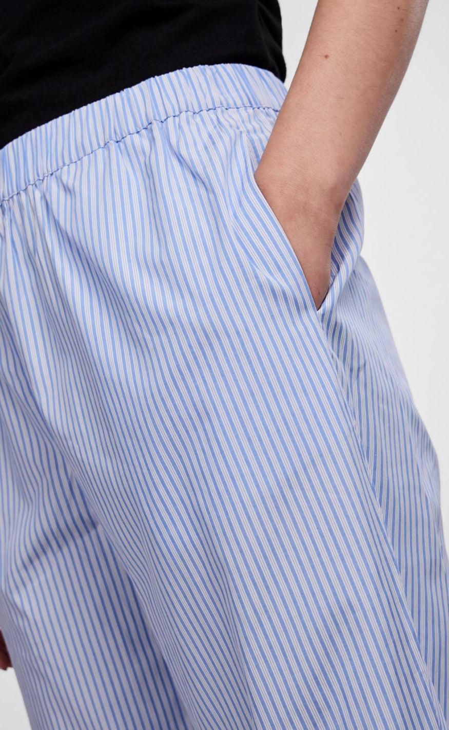 PIECES Bukser - Holy - Cornflower Blue/White