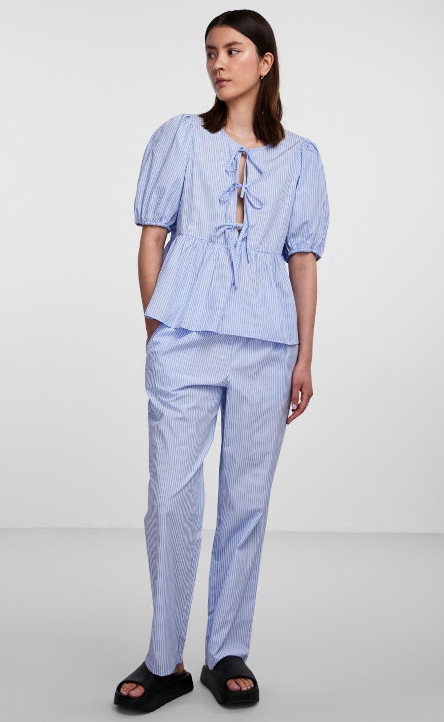 PIECES Top - Holly Tie - Cornflower Blue/White