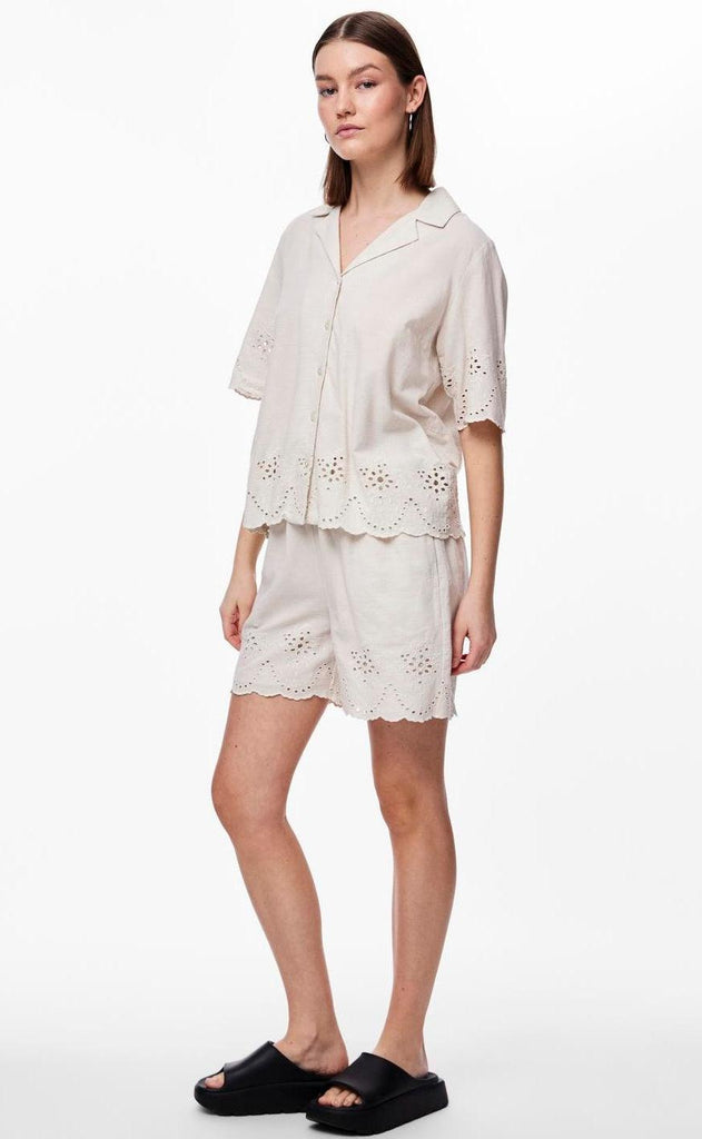 PIECES Shorts - Almina Embroidery - Birch