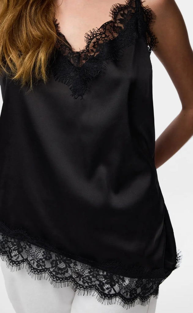 Pieces Top - Nomi Strap - Black