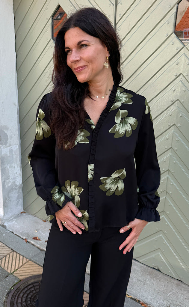 Say INA Copenhagen Bluse - Catja - Black W. Green Flower