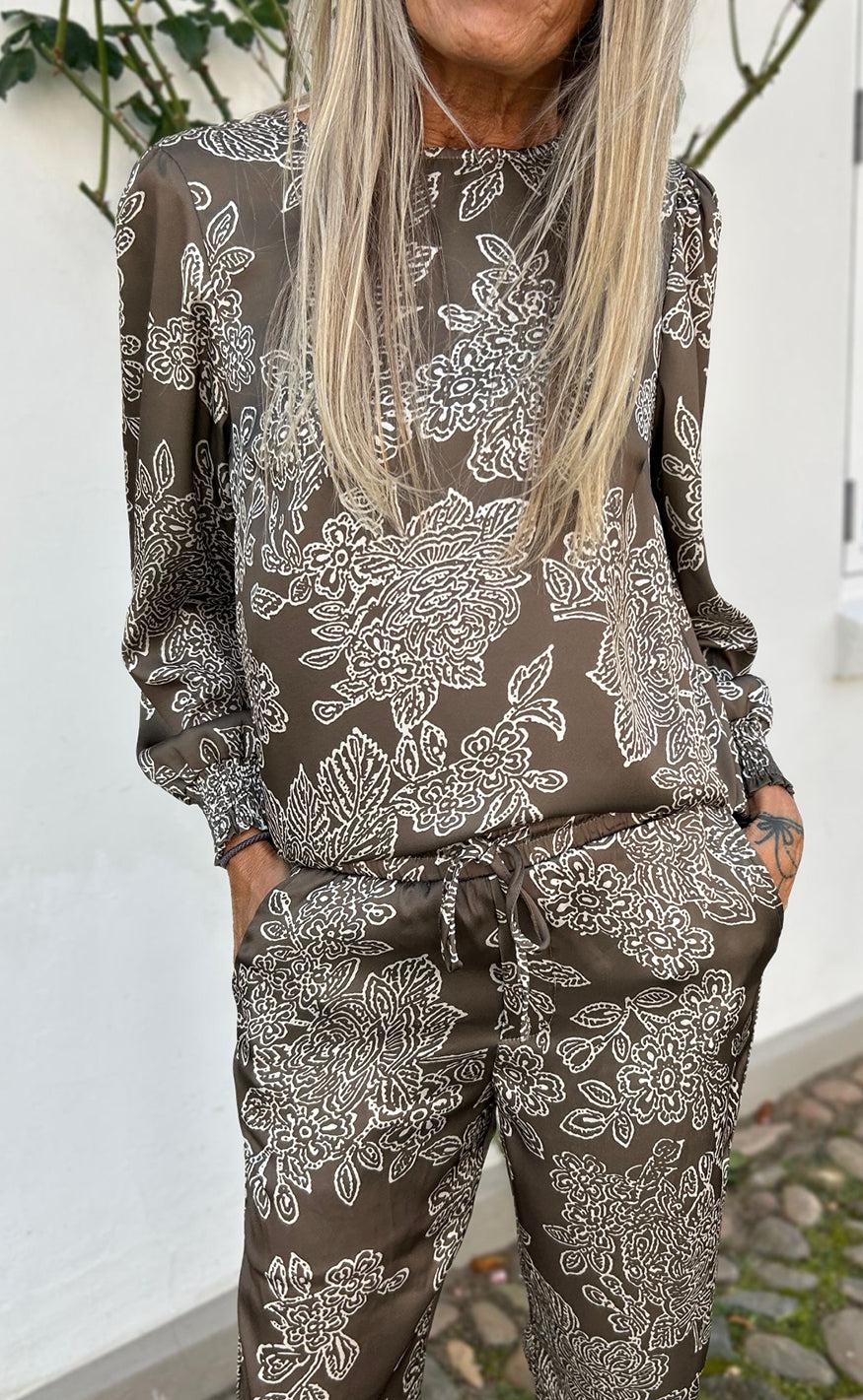 Say INA Copenhagen Bluse - Chili - Dark Brown Flower