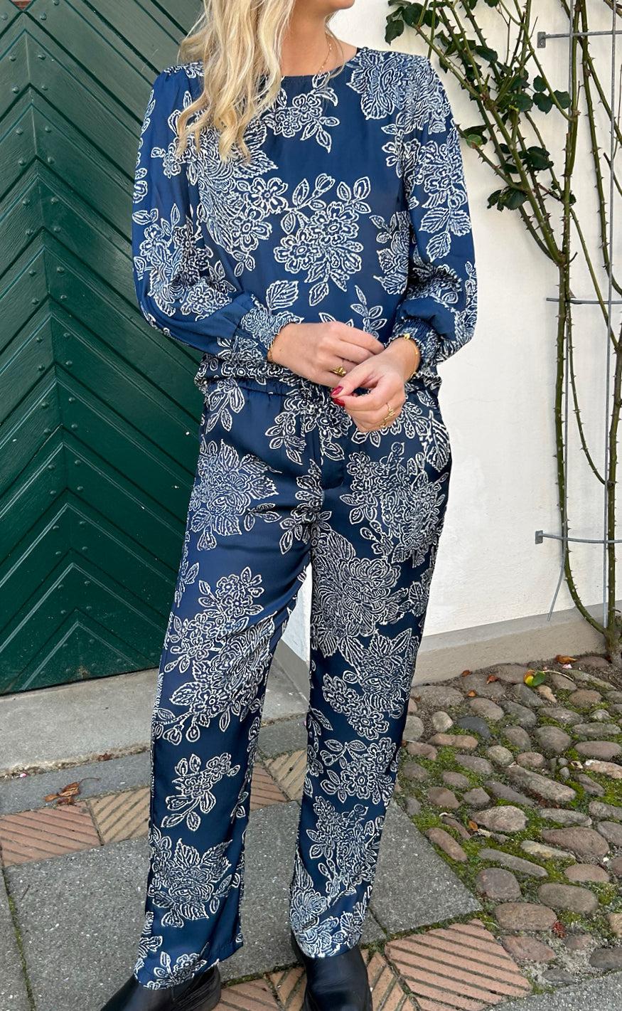 Say INA Copenhagen Bluse - Chili - Navy Blue Flower