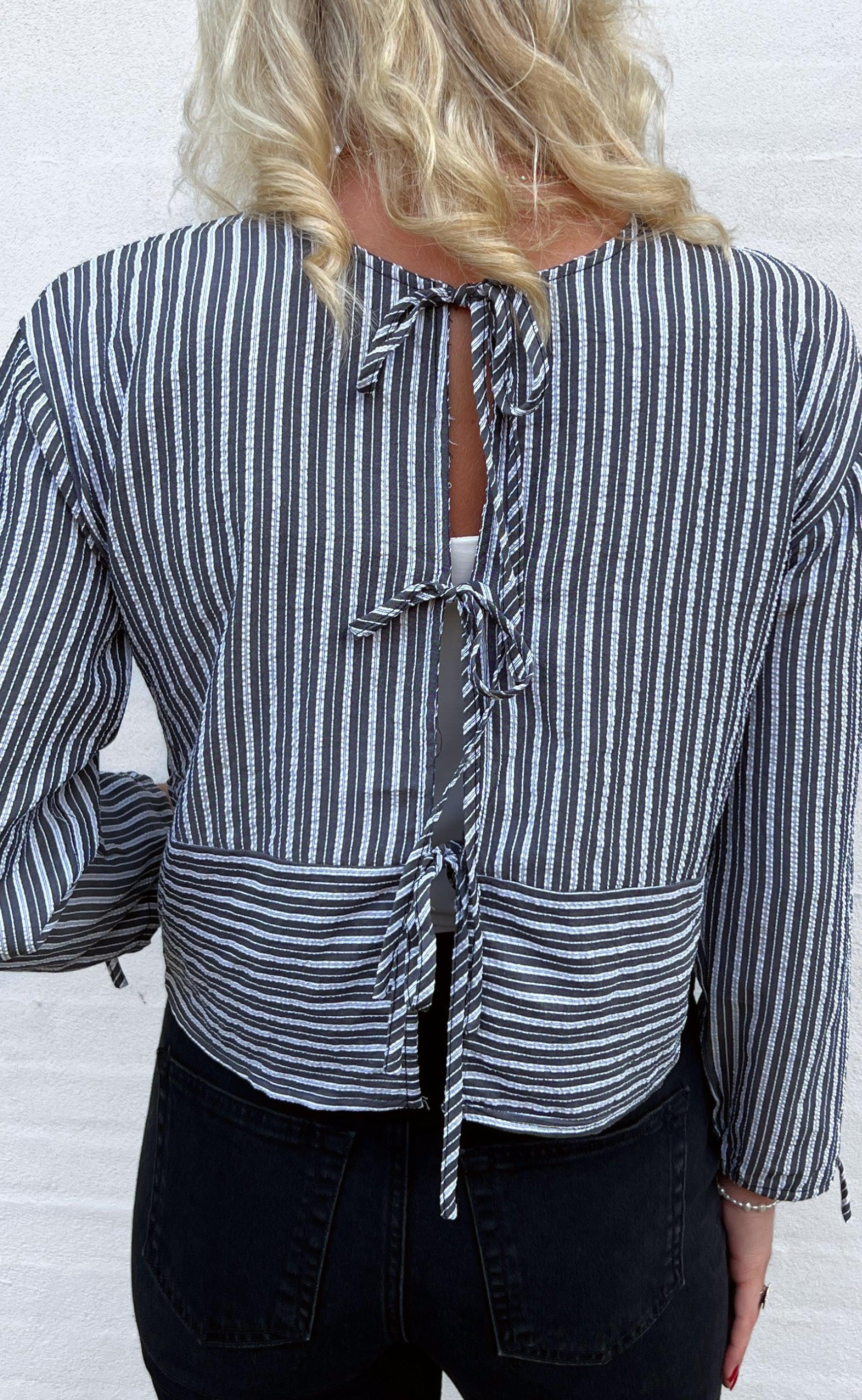 Say INA Copenhagen Bluse - Cornelia - Black / White Stripe (vendbar)