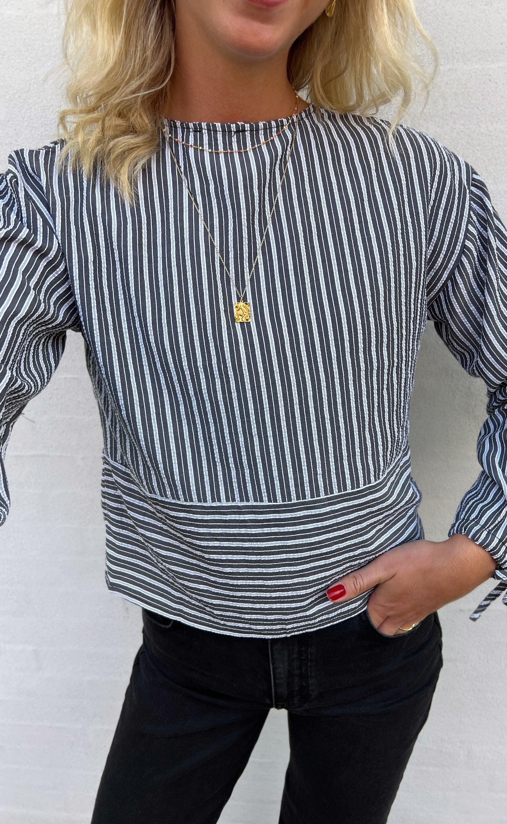 Say INA Copenhagen Bluse - Cornelia - Black / White Stripe (vendbar)