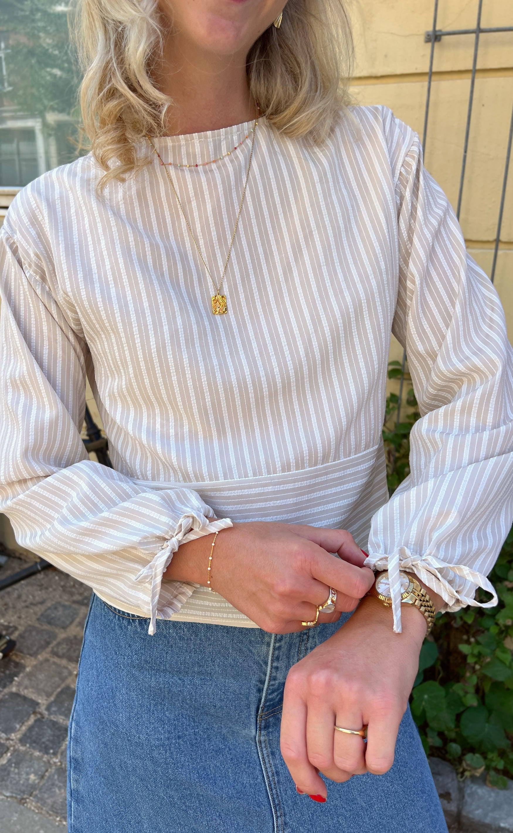 Say INA Copenhagen Bluse - Cornelia - Camel / White Stripe (vendbar)
