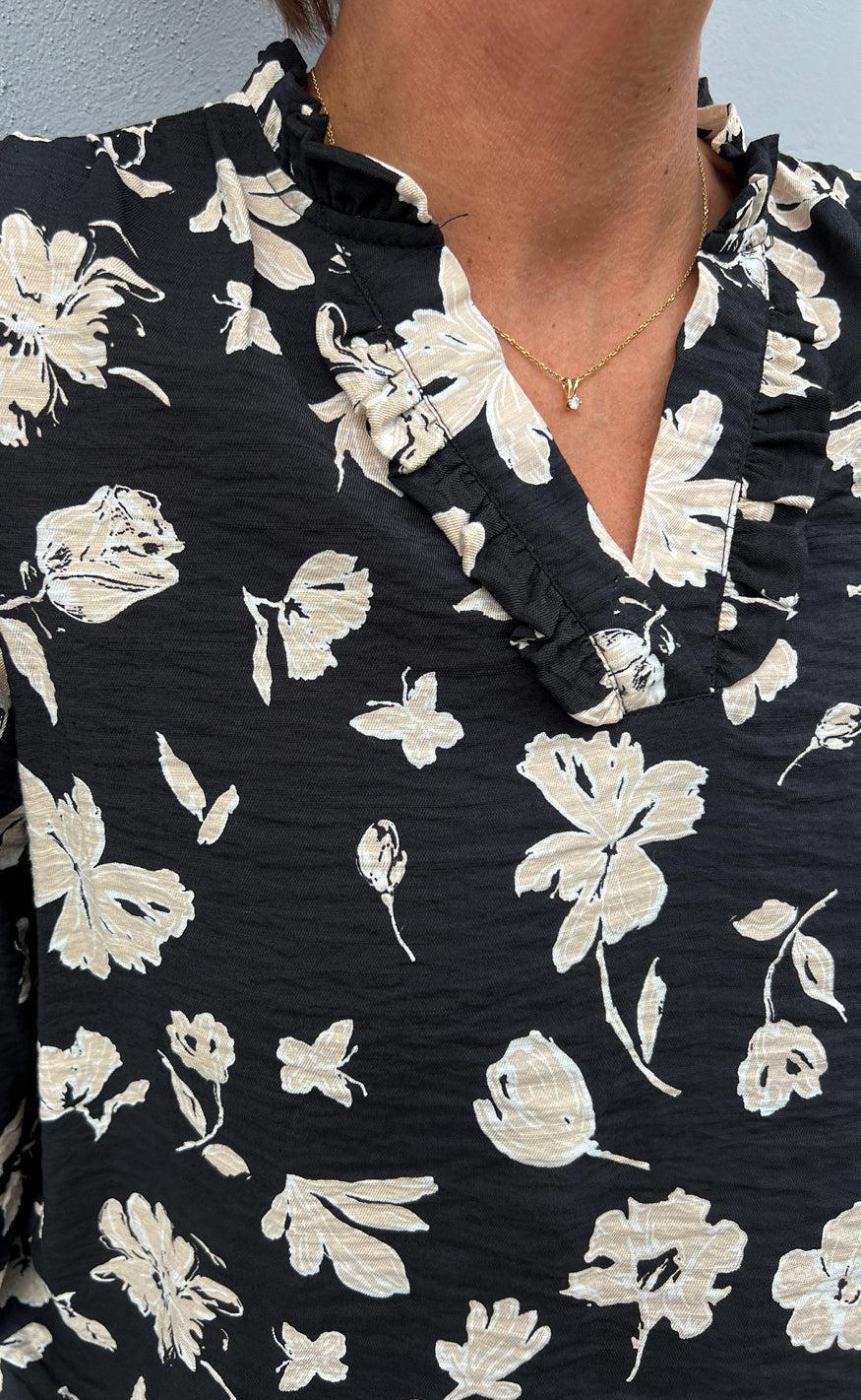 Say INA Copenhagen Bluse - Datia - Black W. Beige Flowers