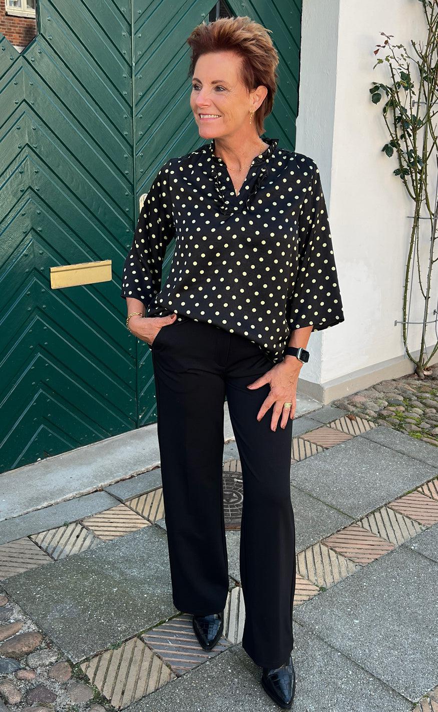 Say INA Copenhagen Bluse - Datia - Black W. Green Dots