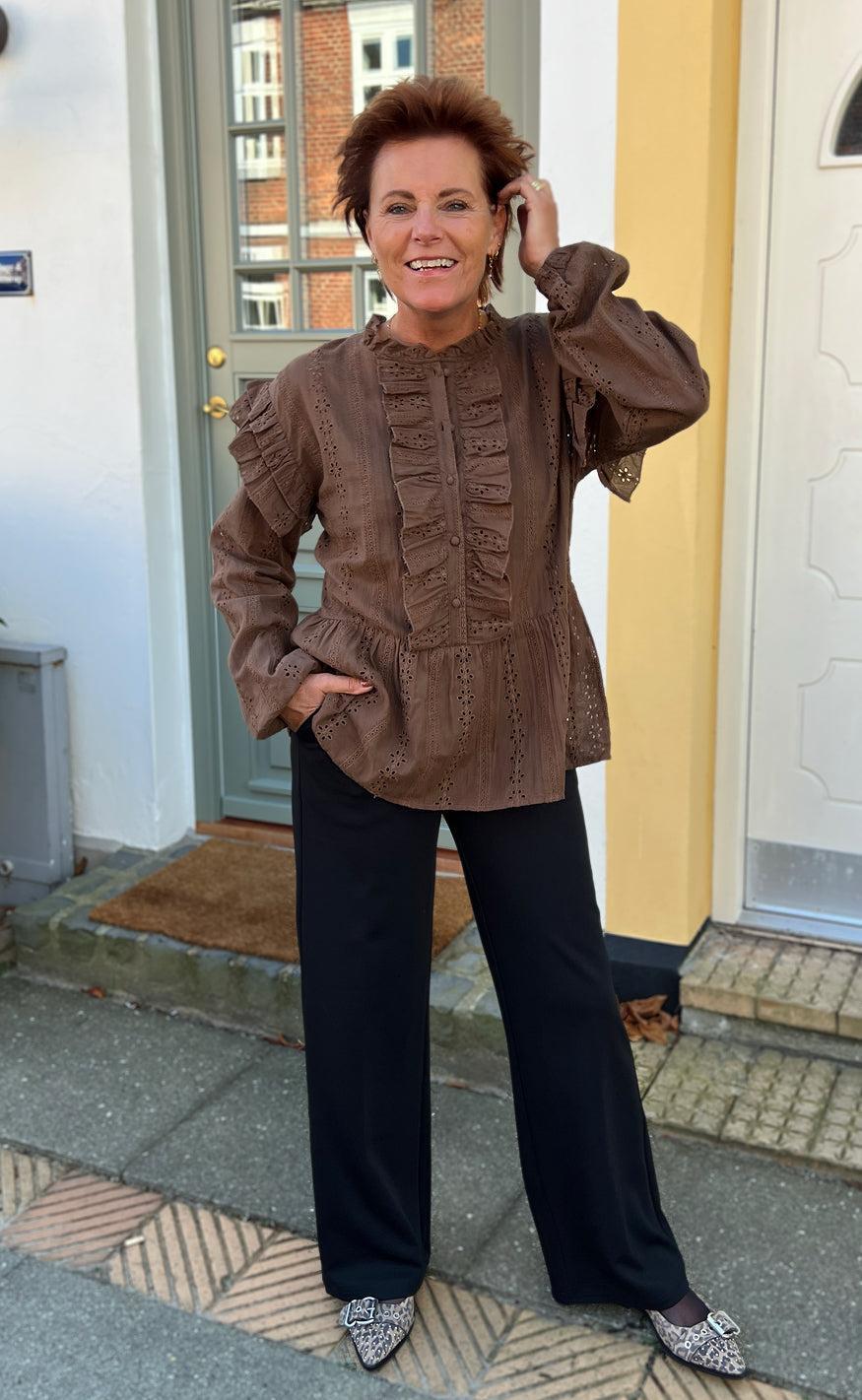 Say INA Copenhagen Bluse - Frida - Dark Brown Broderie Anglaise
