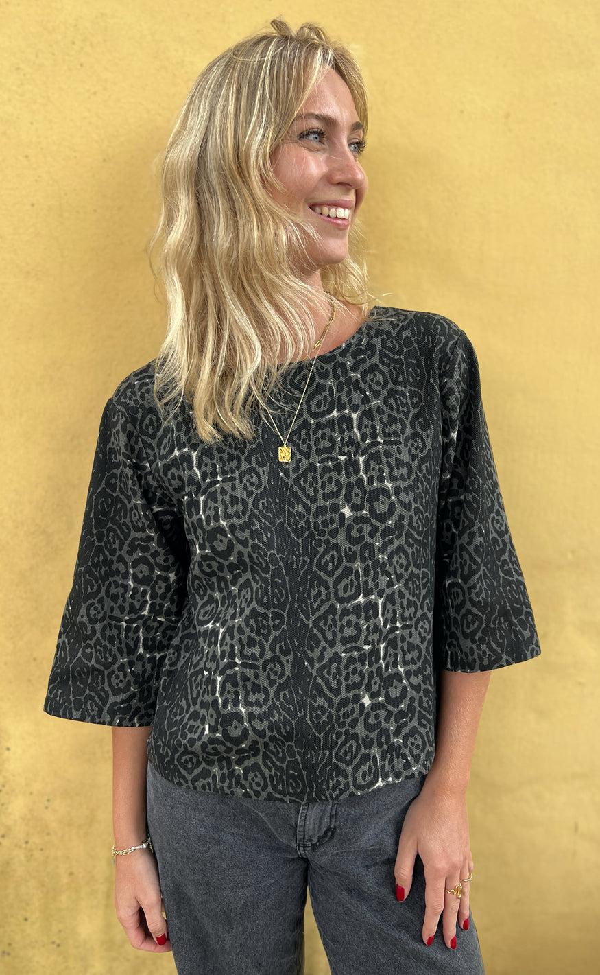 Say INA Copenhagen Bluse - Lara - Grey Leopard