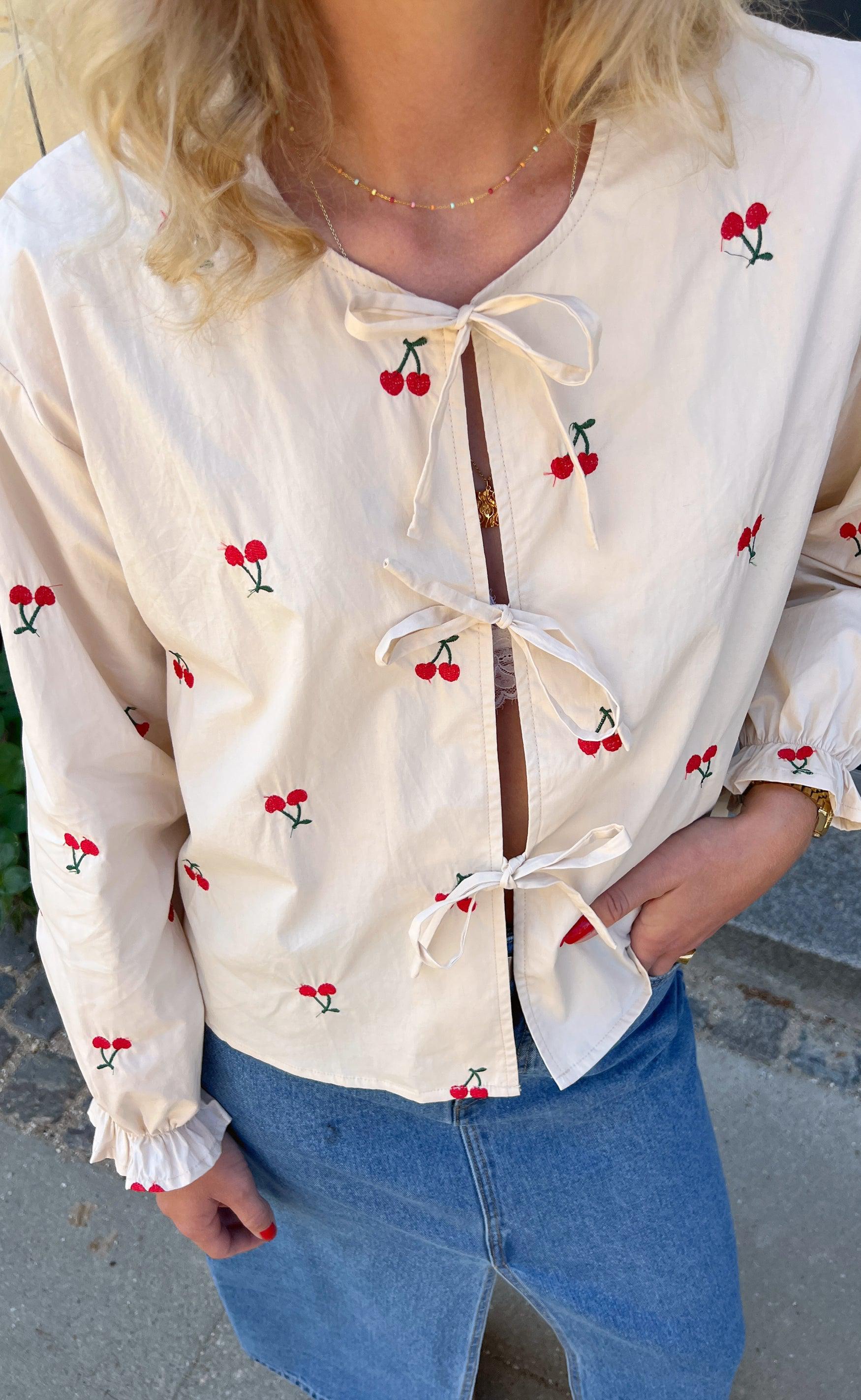 Say INA Copenhagen Bluse - Leonora - Off White W. Cherry