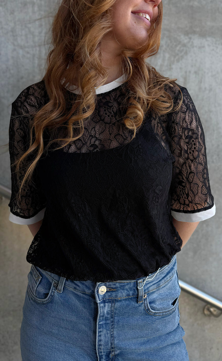 Say INA Copenhagen Bluse - Susanna Football - Black Lace (vendbar)