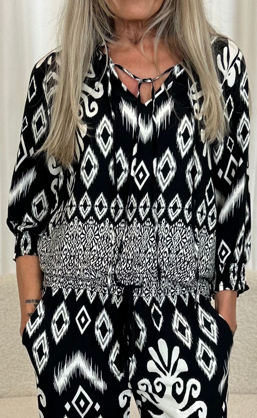 Say INA Copenhagen Bluse - Tora - Black/White Paisley
