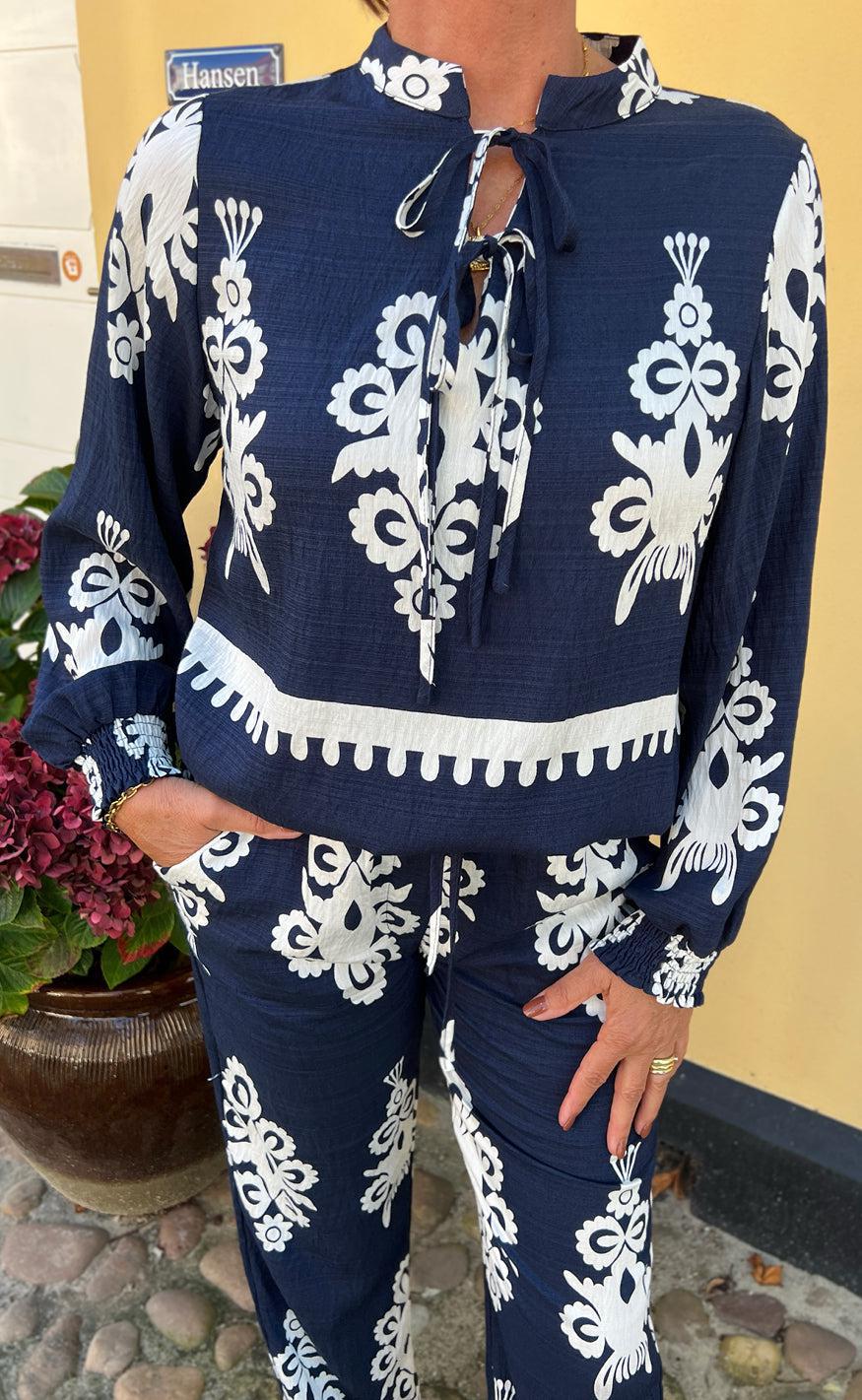 Say INA Copenhagen Bluse - Tora - Navy Blue Paisley