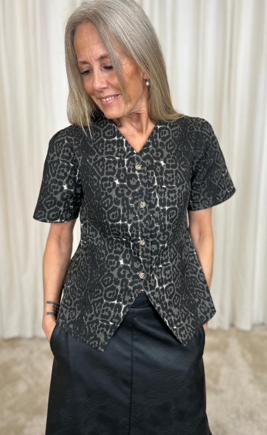 Say INA Copenhagen Bluse - Venja - Grey Leopard