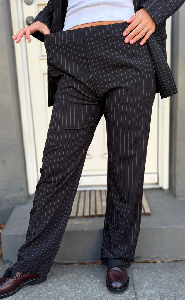 Say INA Copenhagen Bukser - Liva - Black Pinstripe